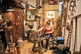 Ehepaar Rief, Sense_dengeln_Museum_Tirol_Messerschleifer_klein Sense_dengeln_Museum_Tirol_Messerschleifer_klein